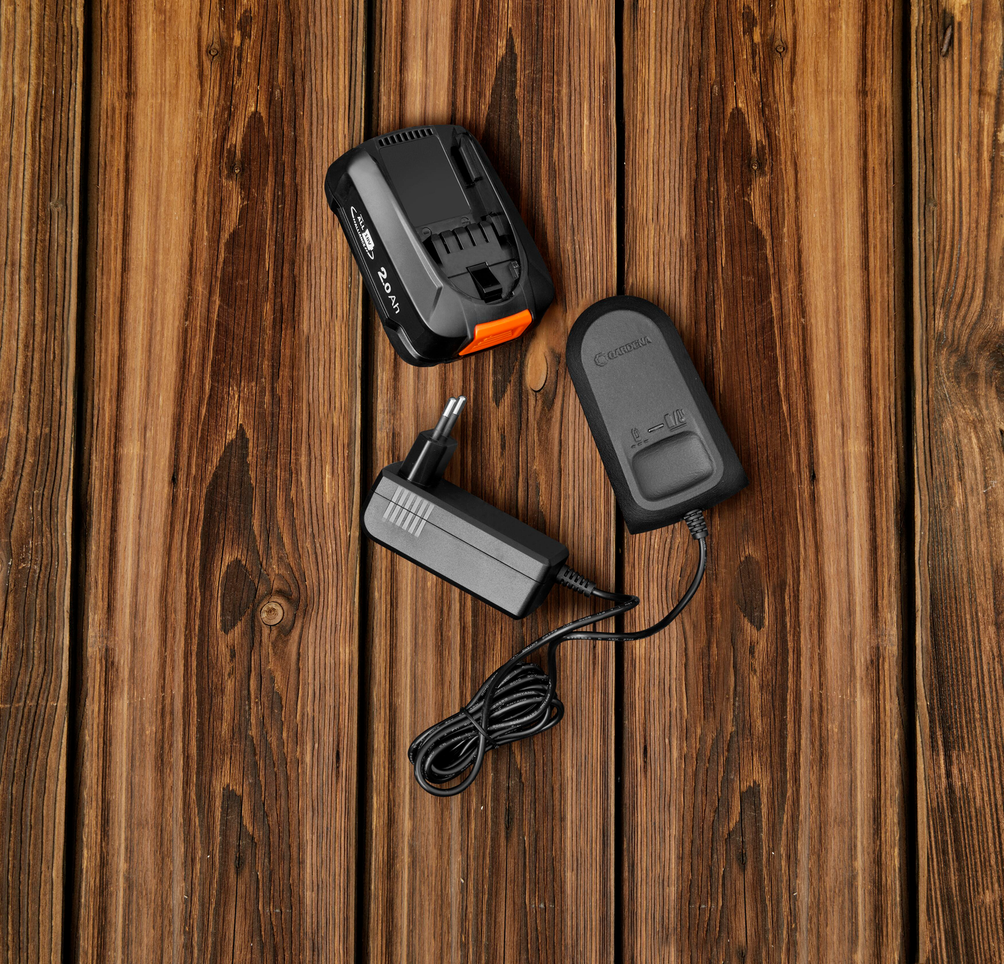 Starttipakkaus GARDENA P4A PBA 18V/36 laturi ja 2,0Ah akku