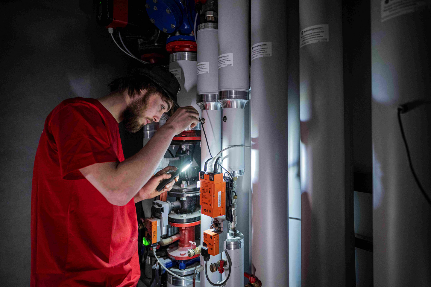 Työvalo Ledlenser W2R Work musta 220lm ladattava