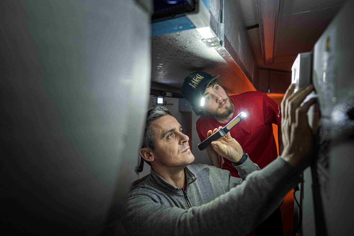 Työvalo Ledlenser W6R Work musta 600lm ladattava