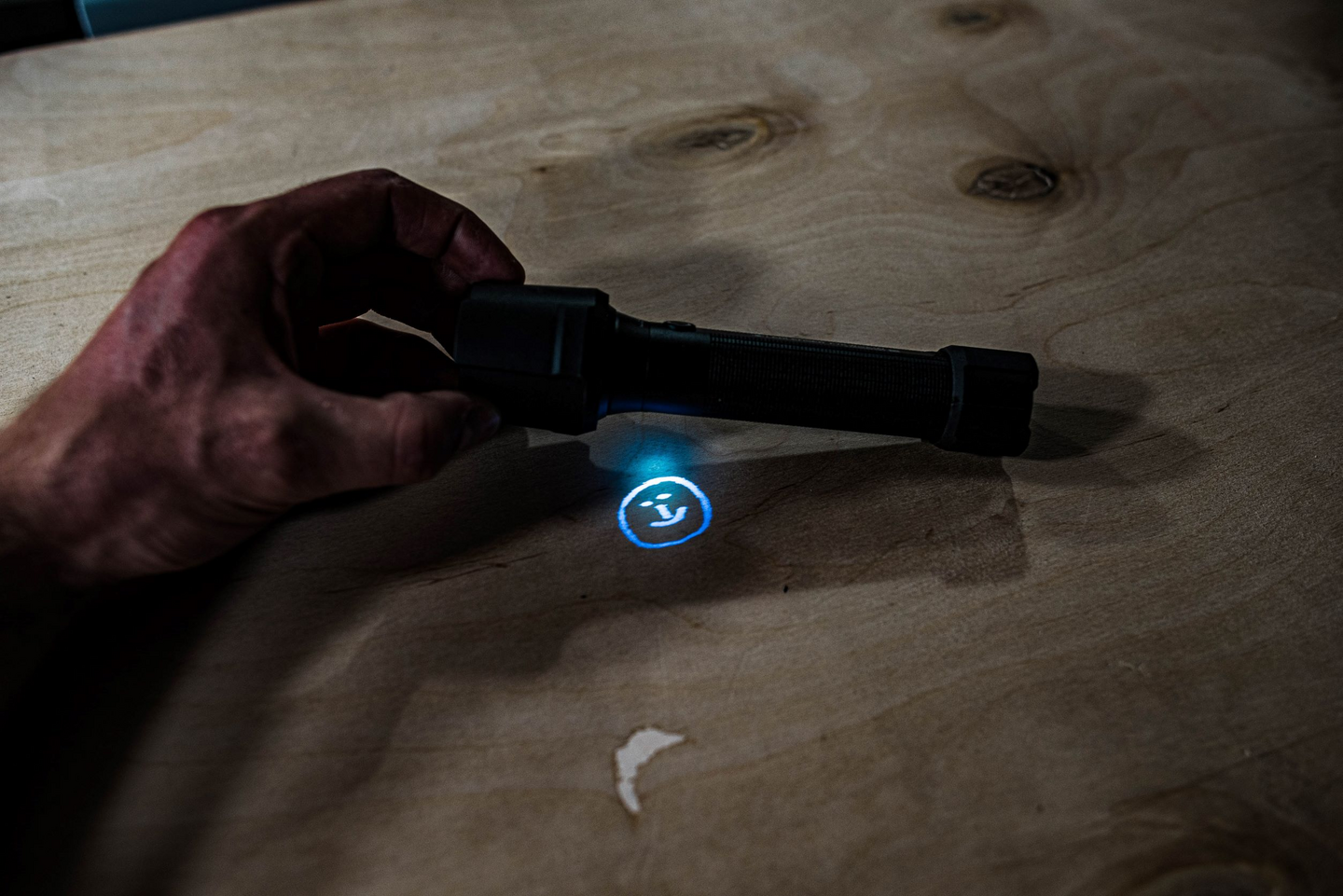 Taskulamppu Ledlenser P7R Work UV musta 1200lm ladattava