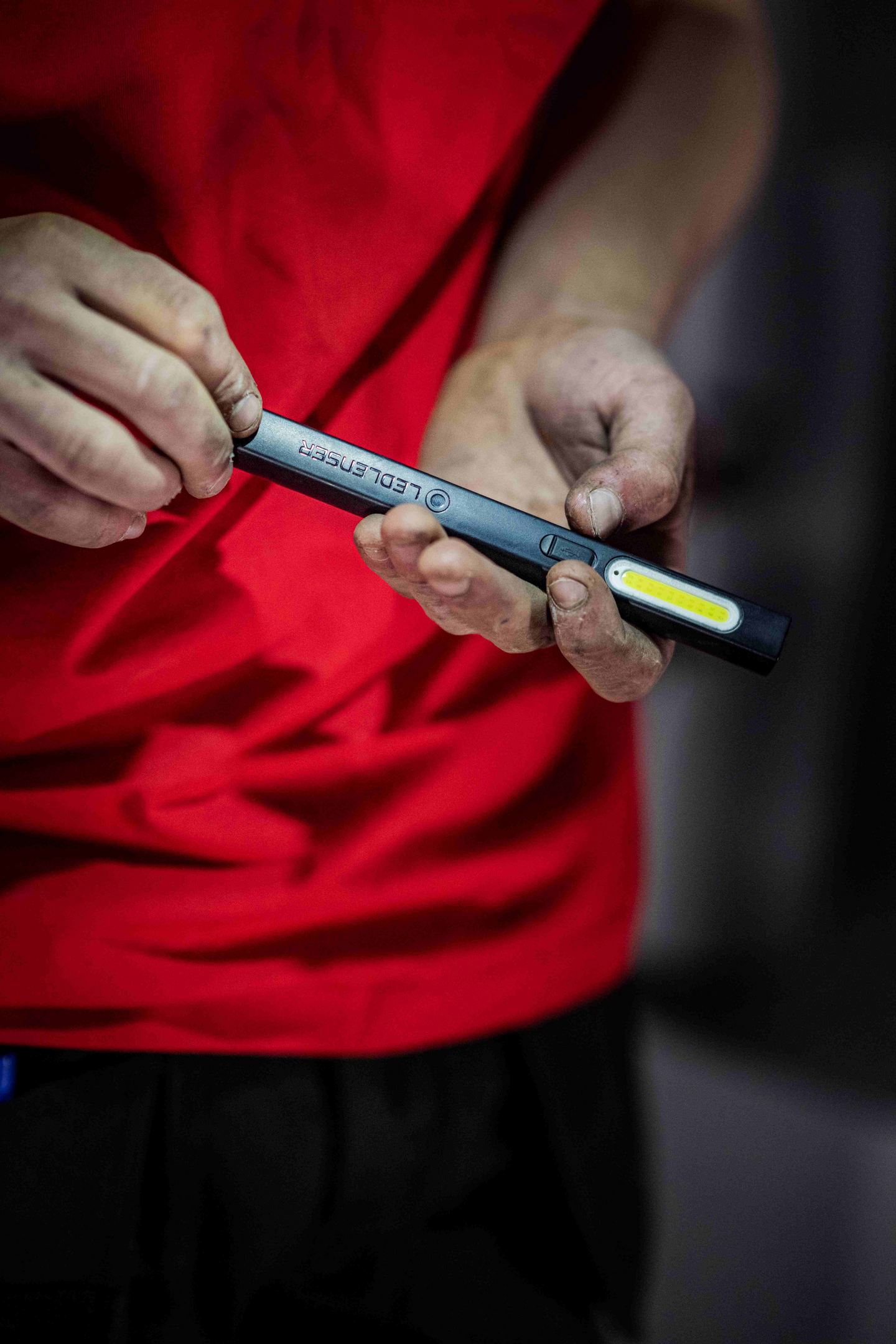 Työvalo Ledlenser W2R Work musta 220lm ladattava