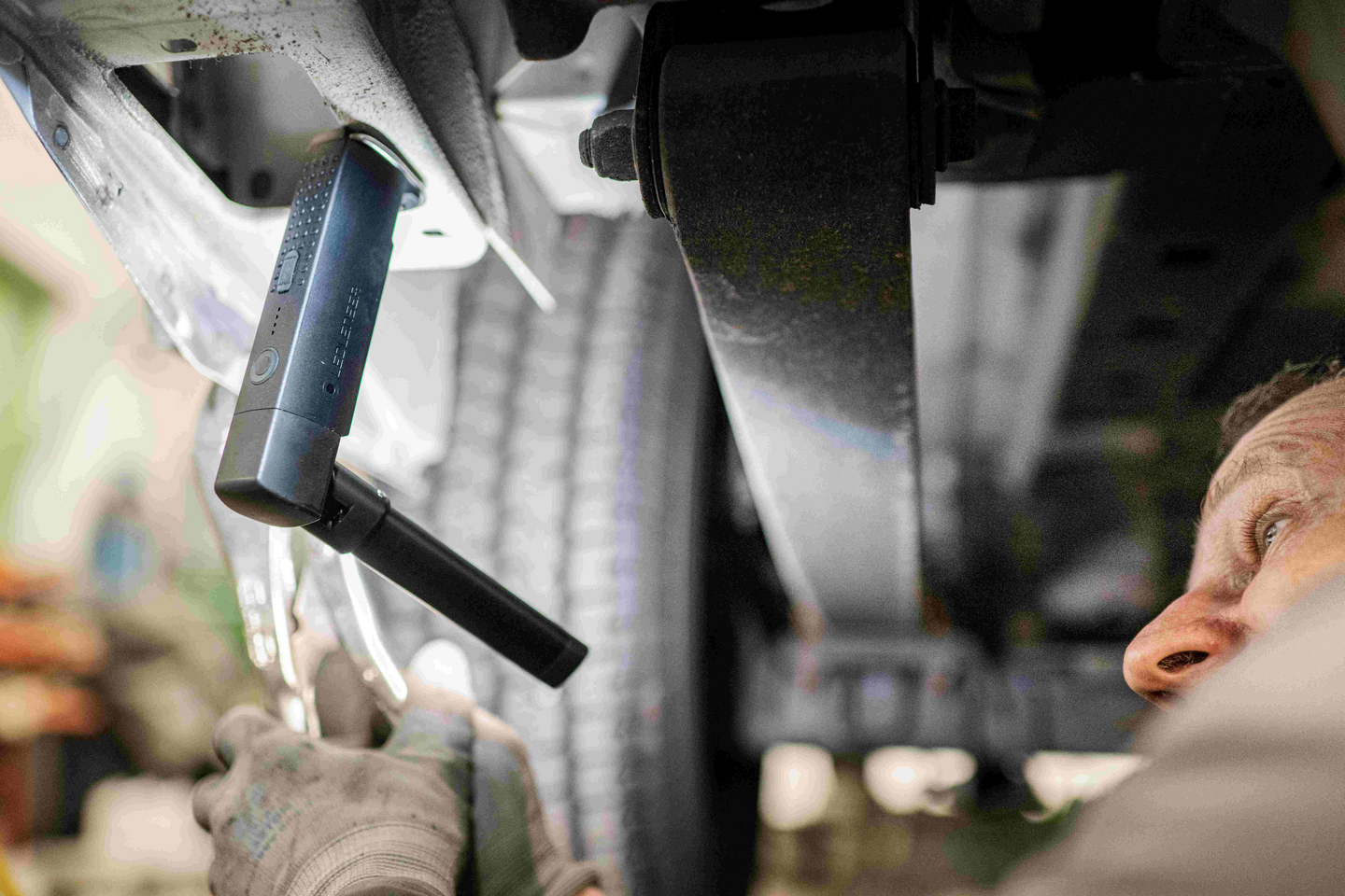 Työvalo Ledlenser W6R Work musta 600lm ladattava