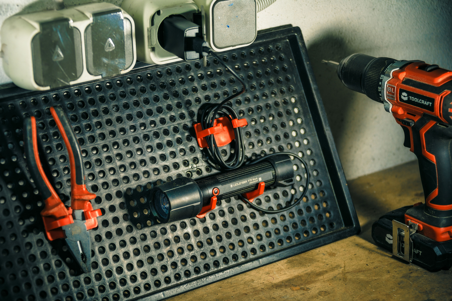 Taskulamppu Ledlenser P7R musta 1200lm ladattava