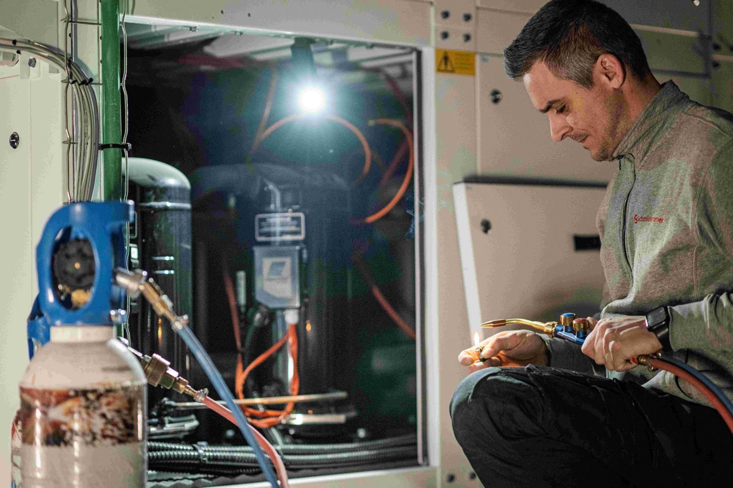 Työvalo Ledlenser W5R Work musta 600lm ladattava