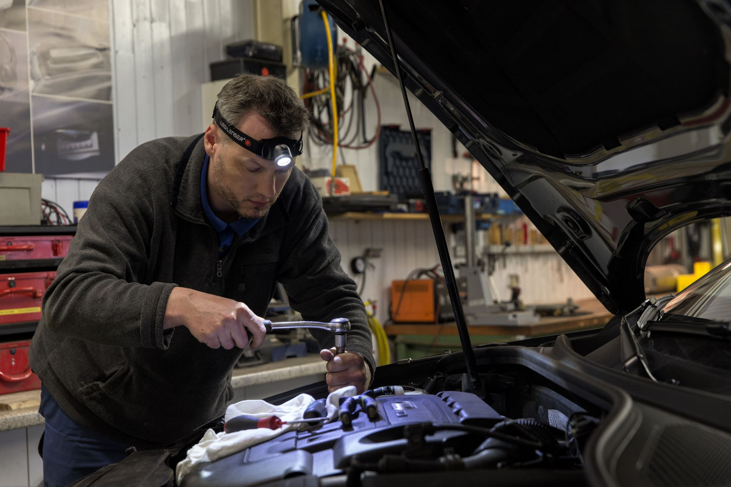 Otsalamppu Ledlenser H8R musta 600lm ladattava