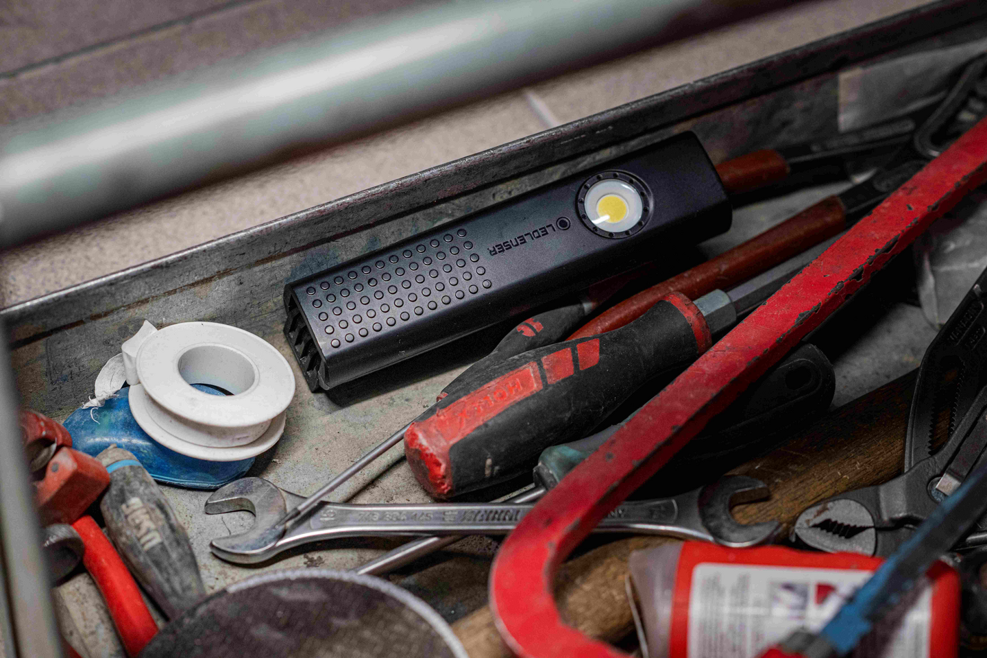 Työvalo Ledlenser W5R Work musta 600lm ladattava