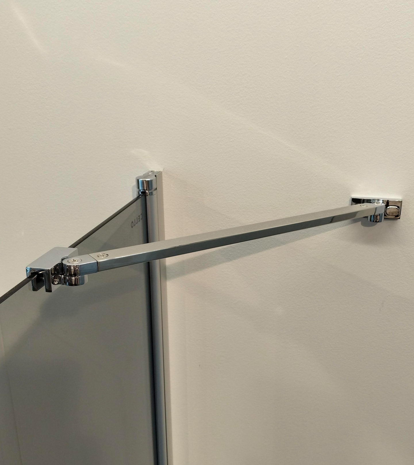 Kiinnitystanko Cello-suihkuseinälle 35cm