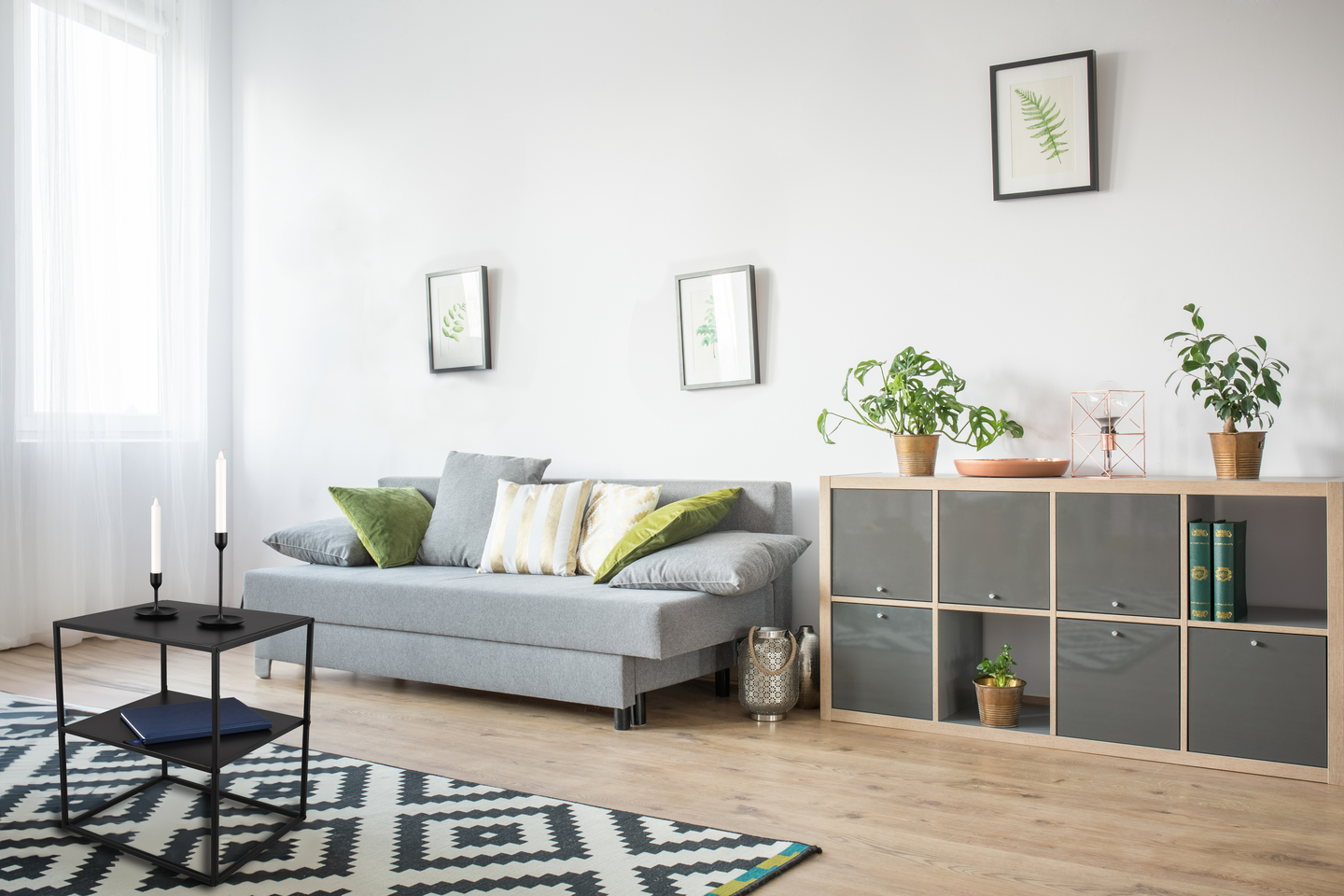 Sivupöytä M&M Chloe musta