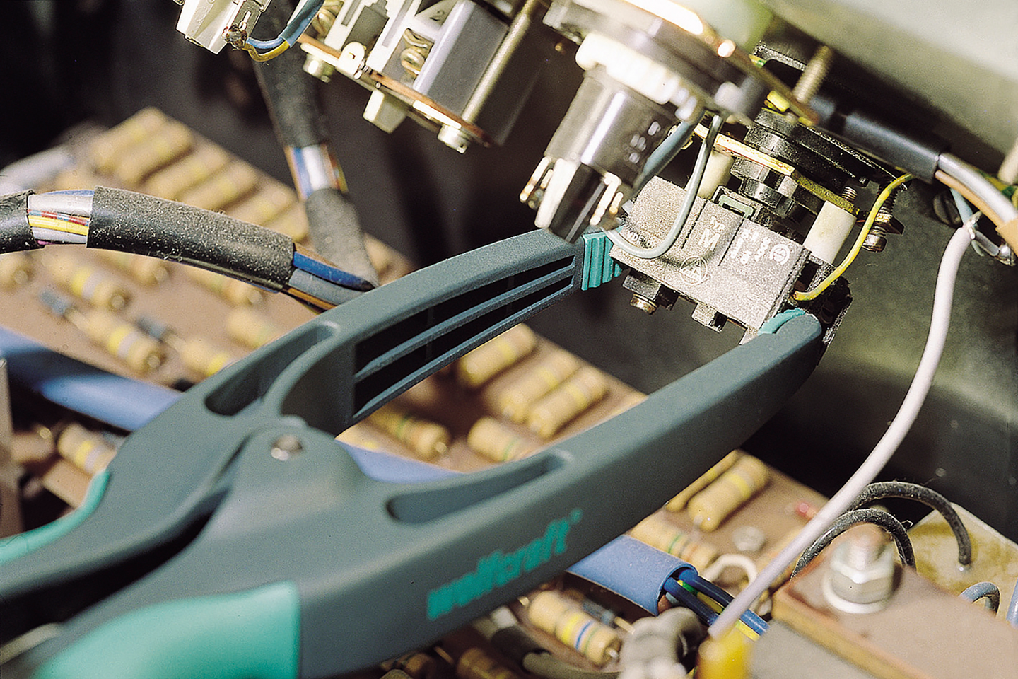 Teräväkärkinen jousipuristin Wolfcraft PRO 70