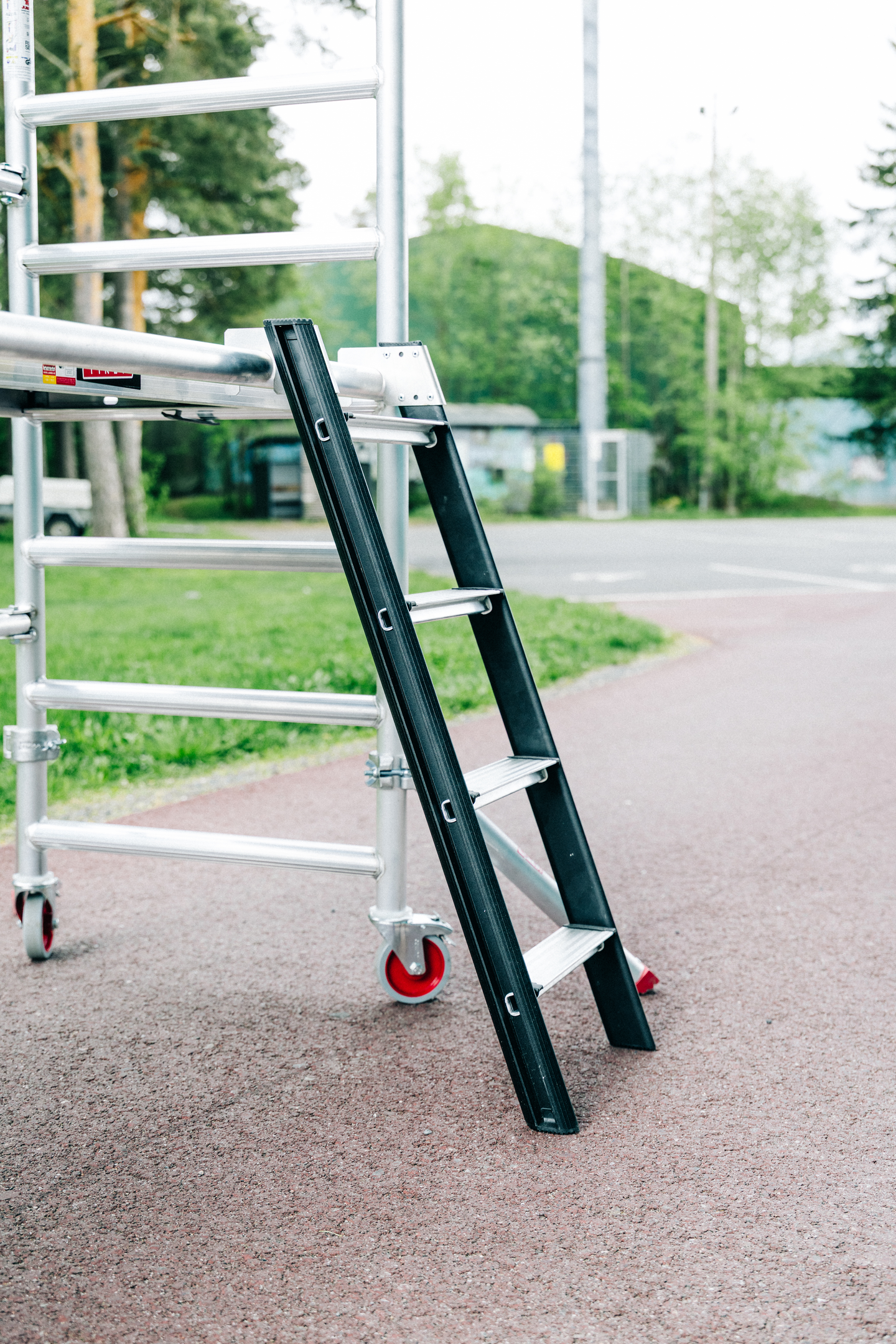 Asennusteline Tikli Jumbo 178 Nousu1-varustelu, askelmatikas 1m ja tukijalat