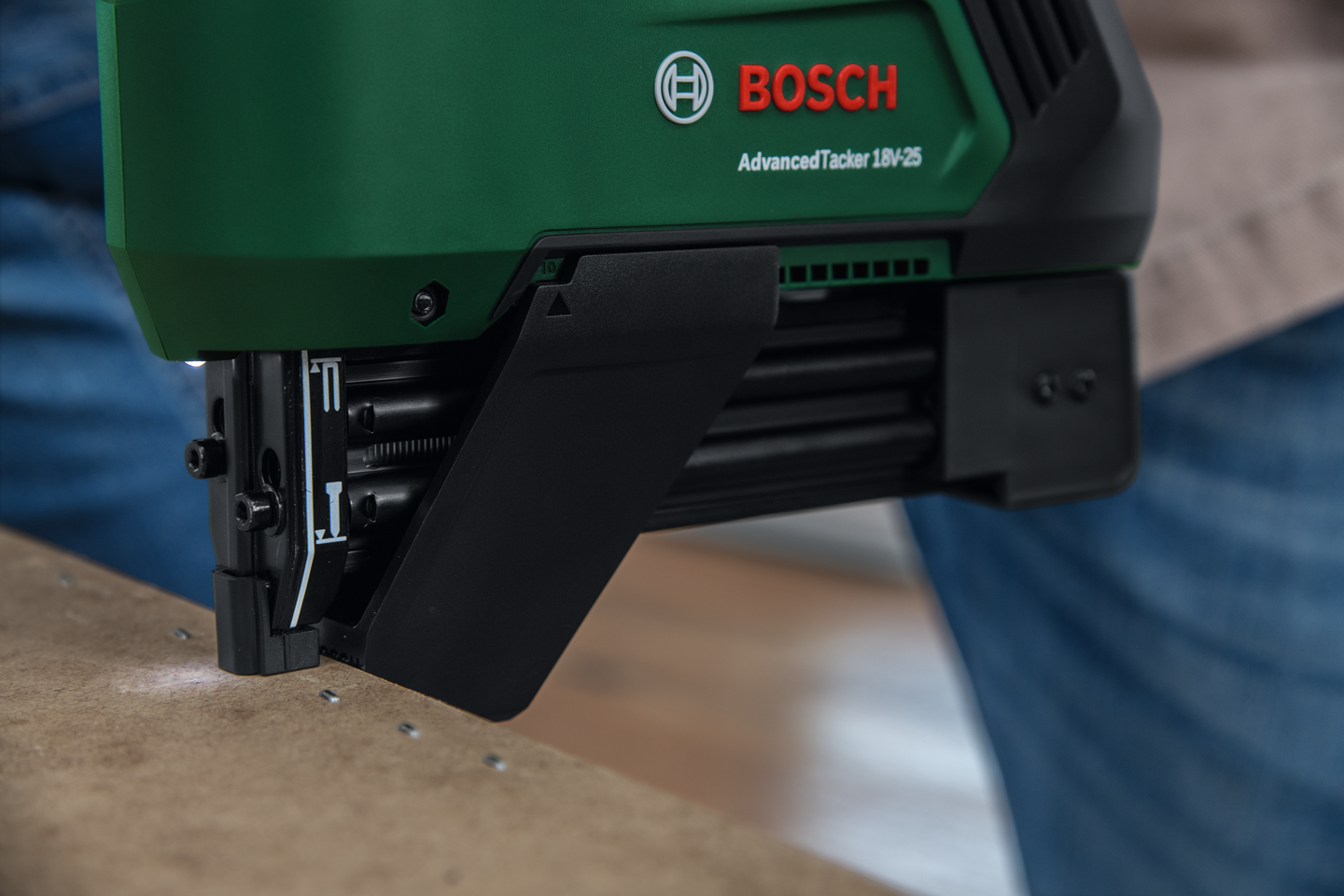 Akkuyhdistelmänaulain Bosch AdvancedTacker 18V-25 Solo