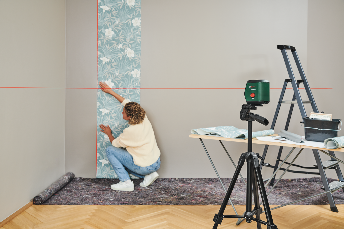 Linjalaser Bosch UniversalLevel 2 TT 120 jalusta 2xAA-paristot