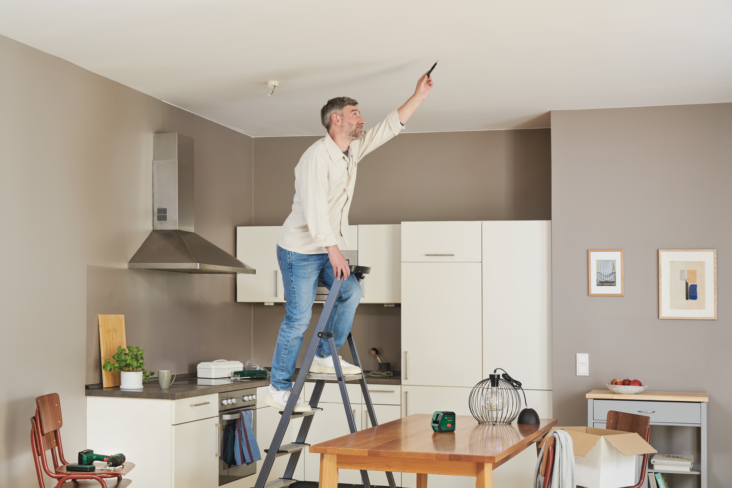 Linjalaser Bosch UniversalLevel 2 säilytystasku 2xAA-paristot