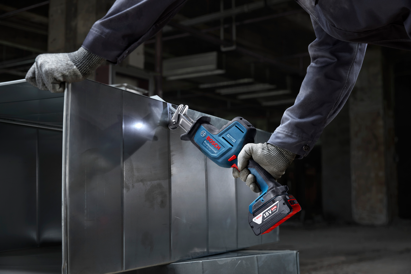 Akkupuukkosaha Bosch GSA 18V-24 Solo sis. tikaskoukun