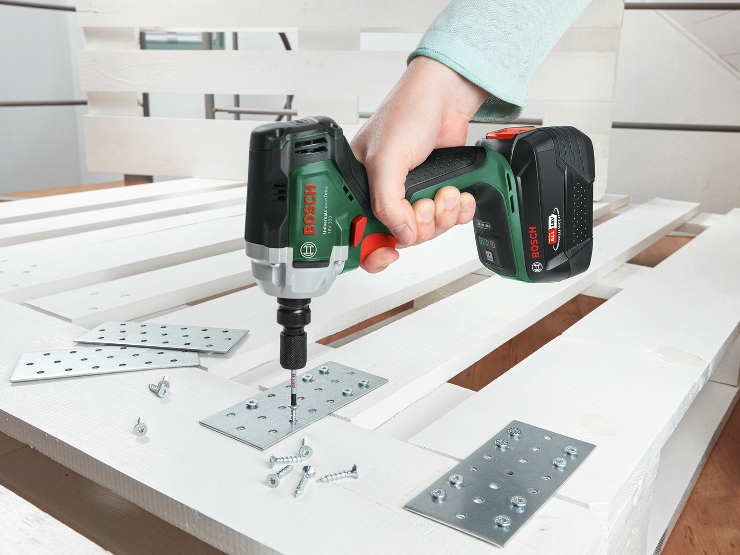 Renkaanvaihtosarja Bosch DIY 18V 2-osainen 1x2,0Ah 1x4,0Ah