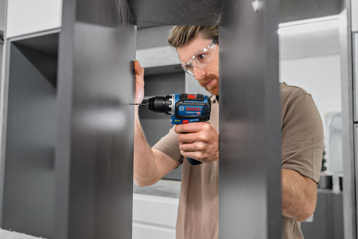 Akkuporakone Bosch GSR 12V-32 1x2,0Ah 1x4,0Ah 40-os. tarvikesarja L-Boxx