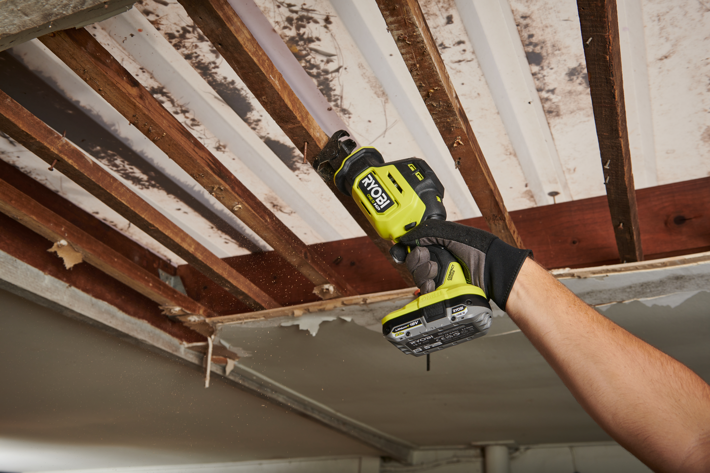 Puukkosaha RYOBI RRS18C10 18V ONE+ HP hiiliharjaton moottori ei akkua