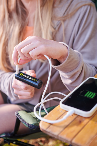 Akku Ryobi RB4L30 4V USB Lithium 2x3,0Ah varavirtalähde