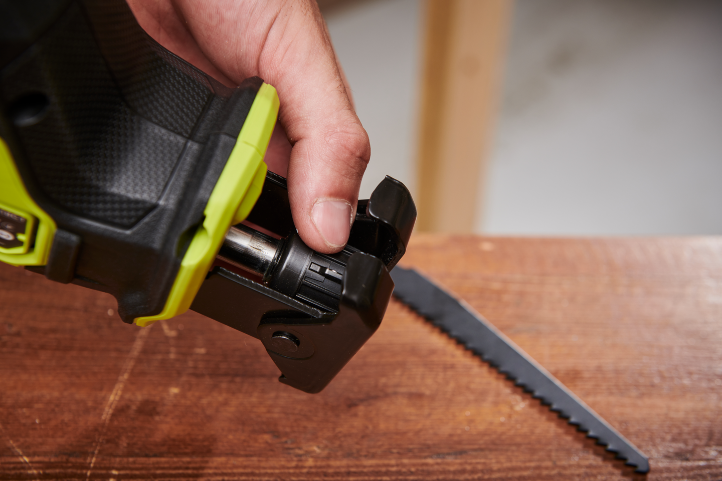 Puukkosaha RYOBI RRS18C10 18V ONE+ HP hiiliharjaton moottori ei akkua