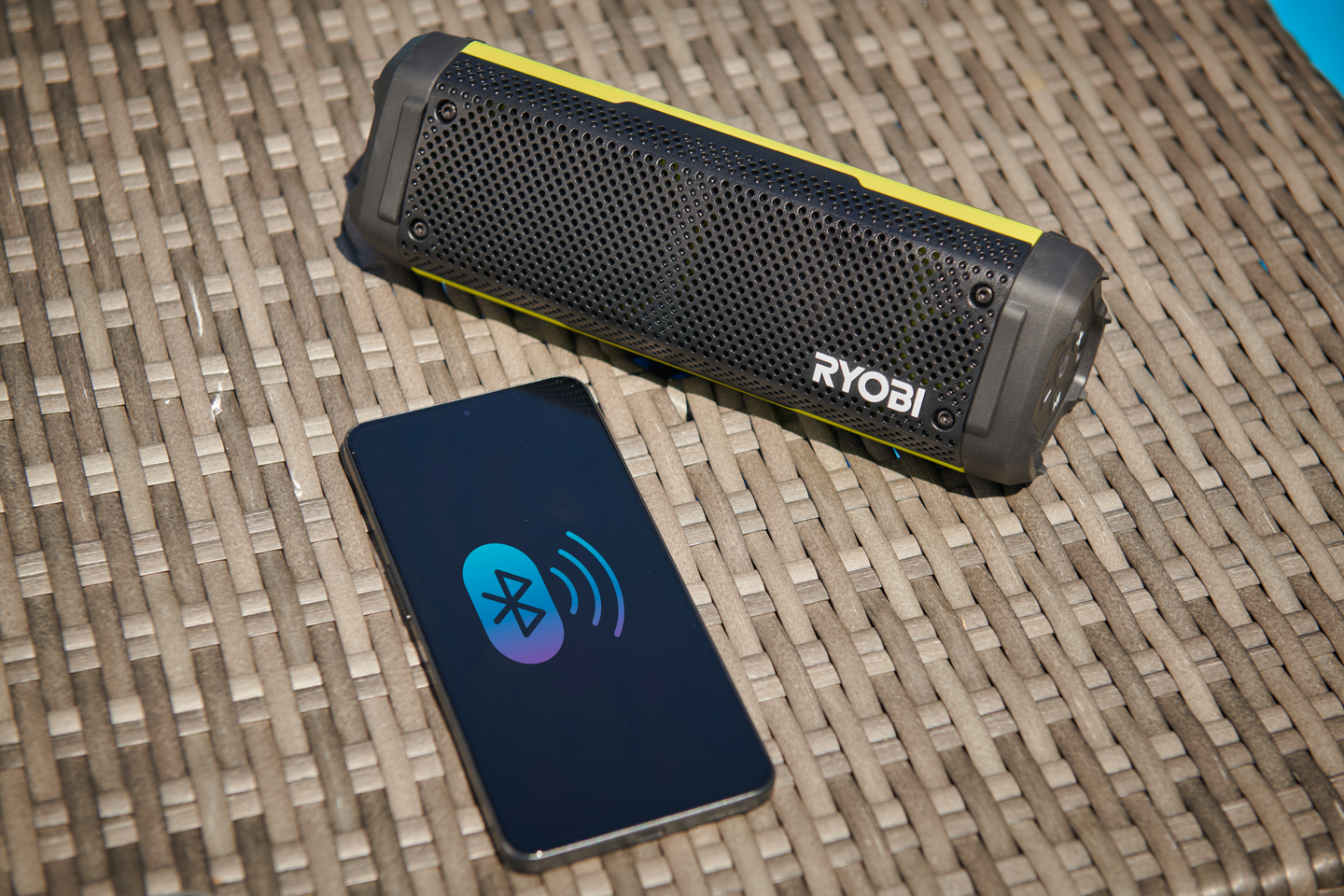 Kaiutin RYOBI RS4-120G 4V USB Litium-sarja 20W Bluetooth 1x2,0Ah akku