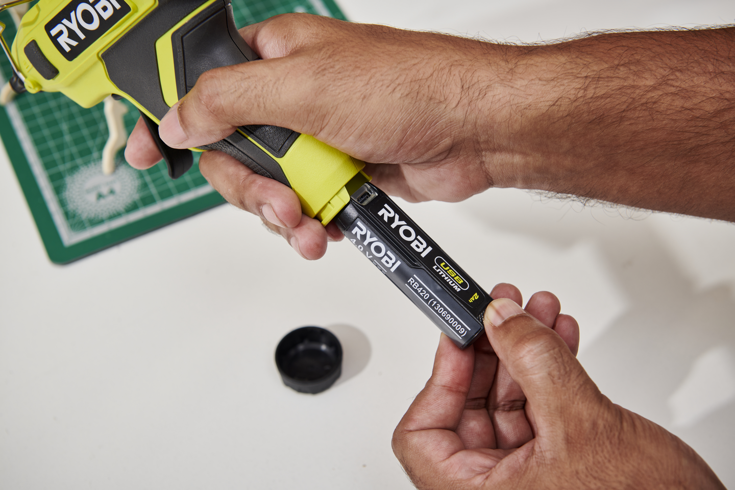 Liimapistooli Ryobi RGLU4-0 4V USB-Lithium runkoversio