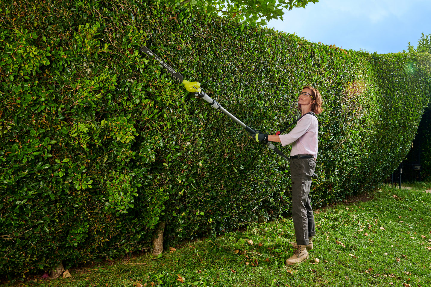 Pensasleikkuri teleskooppivarrella Ryobi RY18PHT40A-0 18V ONE+ runko