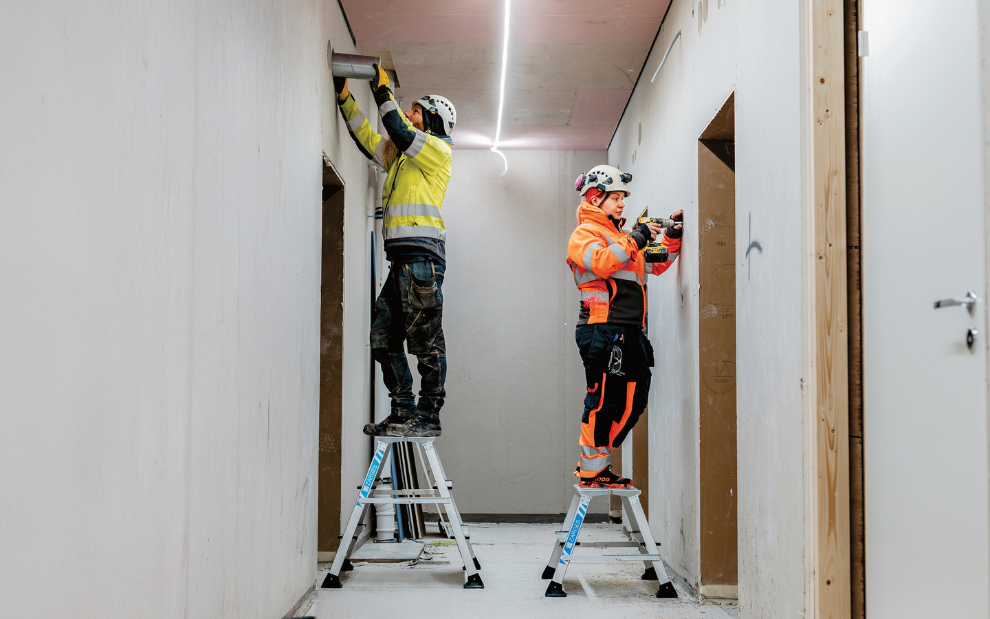 ARBETSBOCK XLSTEP P BRED 2 STEG PLH 0,49M