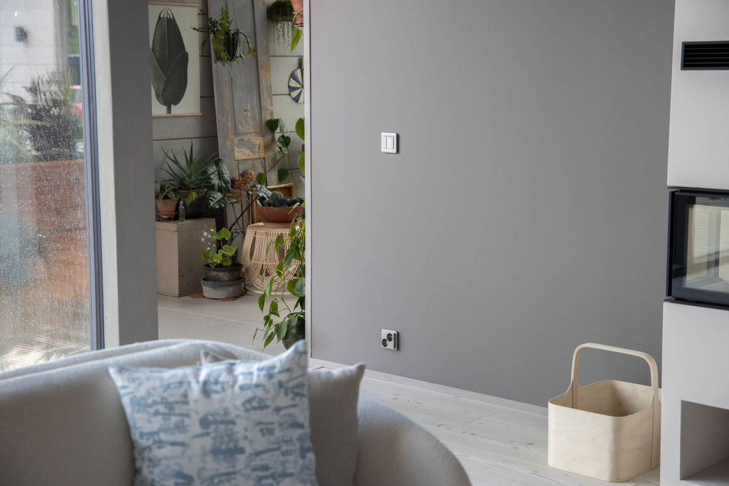 Uppopistorasia Schneider Electric Exxact 1-osainen IP44 valkoinen