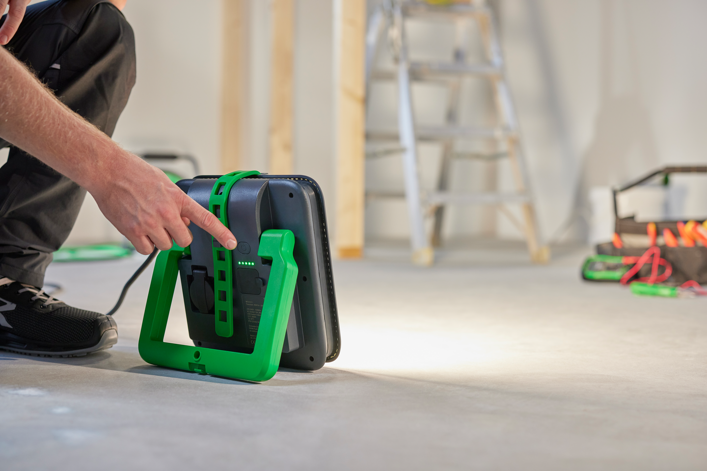 Työmaavalaisin Thorsman 35W 4000lm ladattava IP54