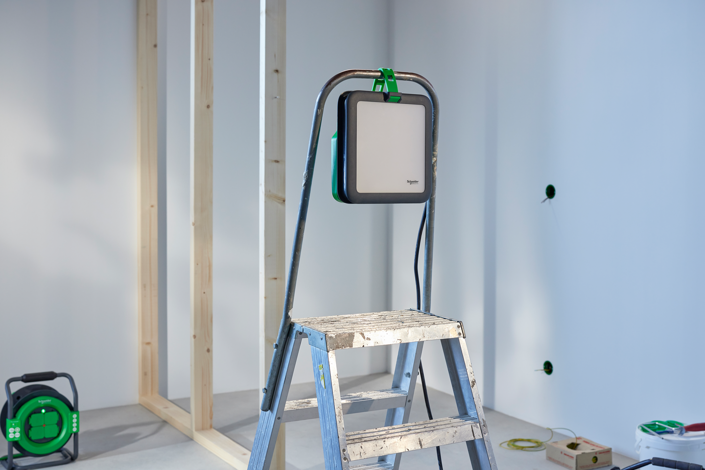 Työmaavalaisin Thorsman 35W 4000lm ladattava IP54