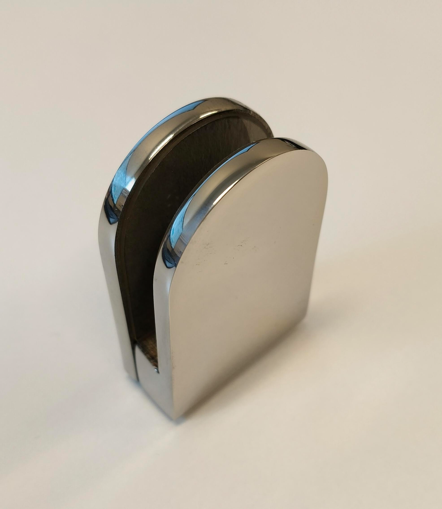 Suihkuseinän lattiakiinnike Cello Basic