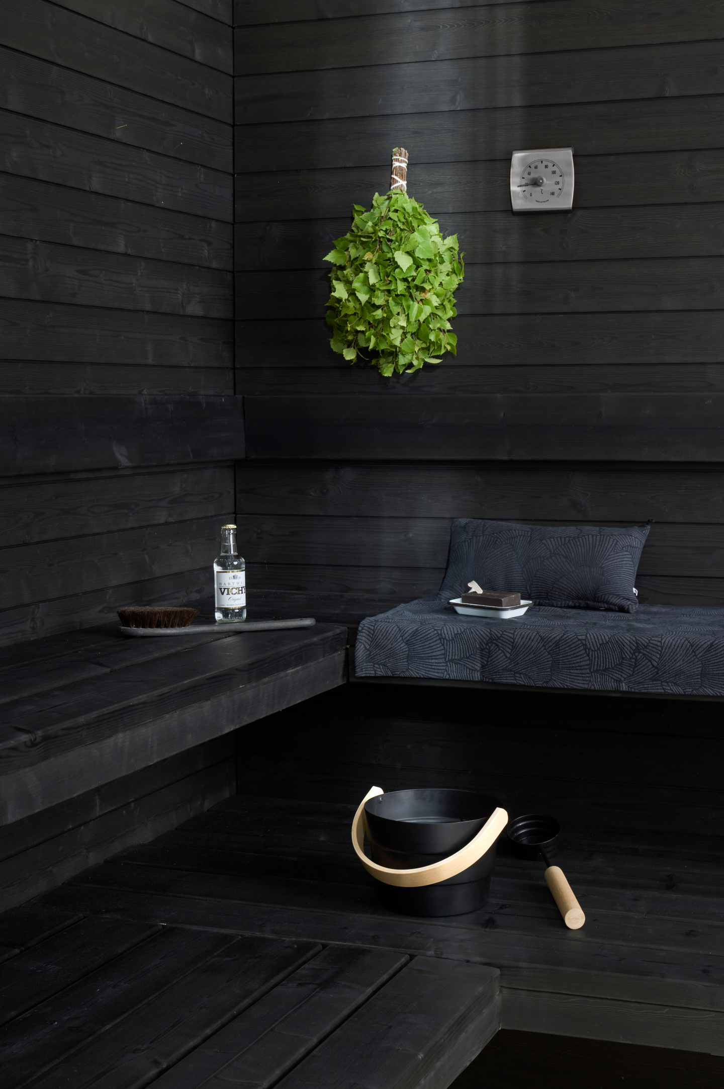 Saunapaneeli Cello Purmo 14x120x2070 kuusi STS4 päätypontattu musta harjattu