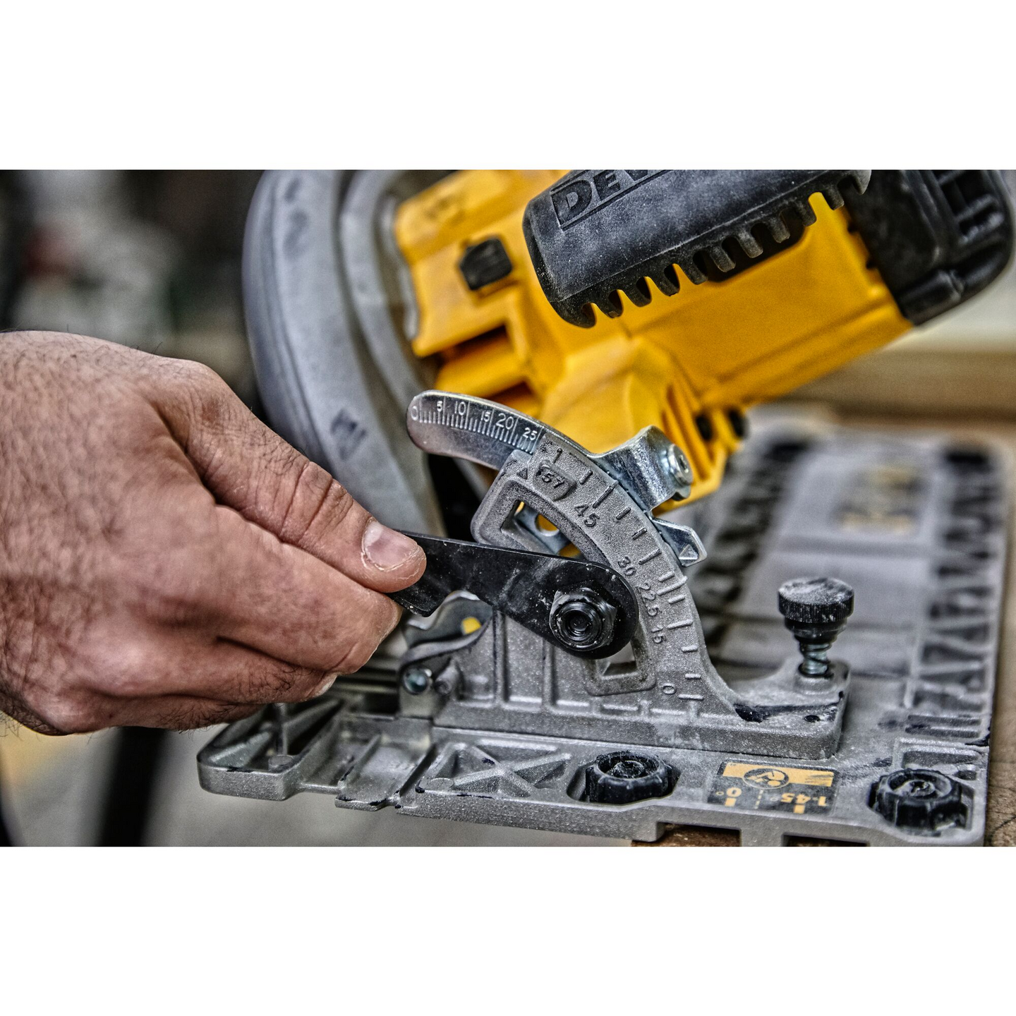 Pyörösaha Dewalt DWE576K