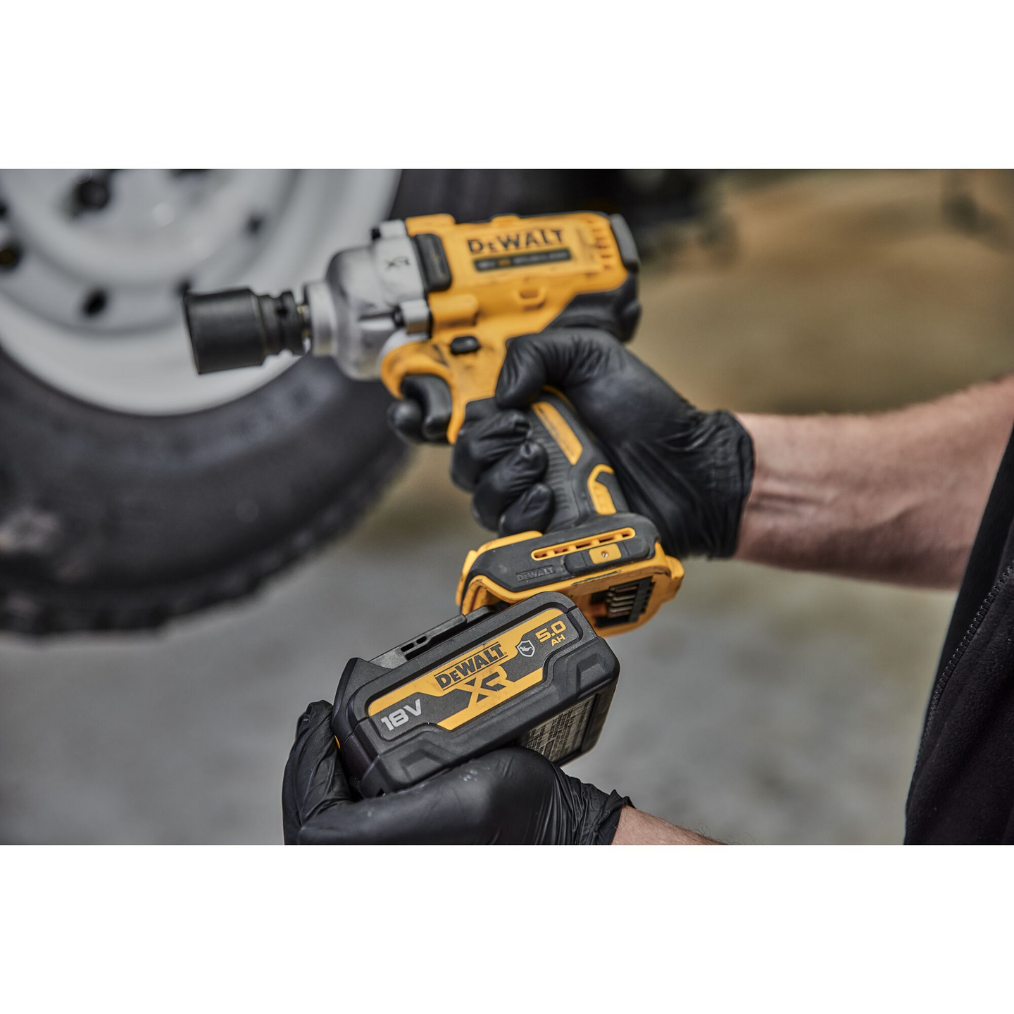 Akkumutteriväännin DeWalt DCF891N 18V XR 1/2” 812Nm runko