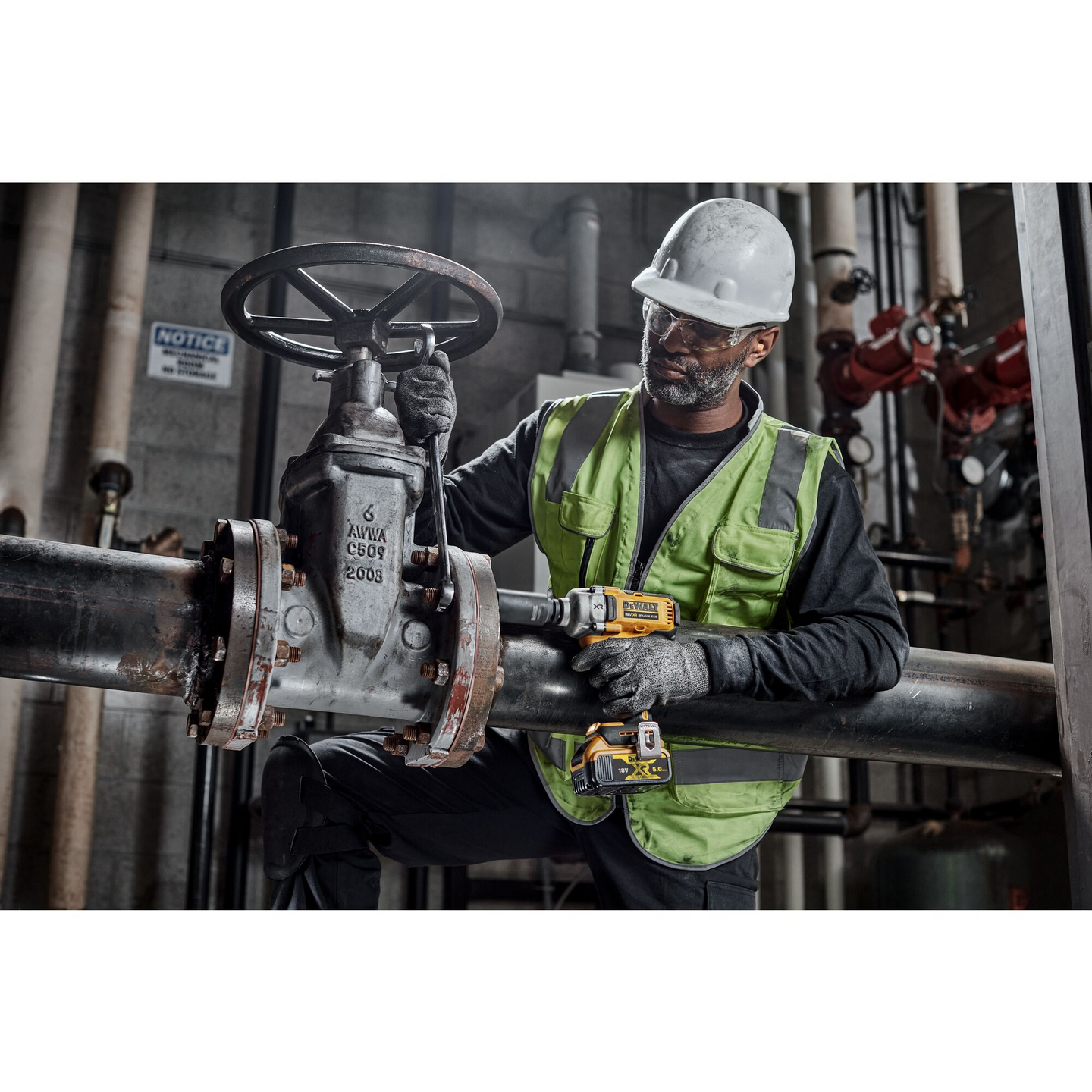 Akkumutteriväännin DeWalt DCF891N 18V XR 1/2” 812Nm runko