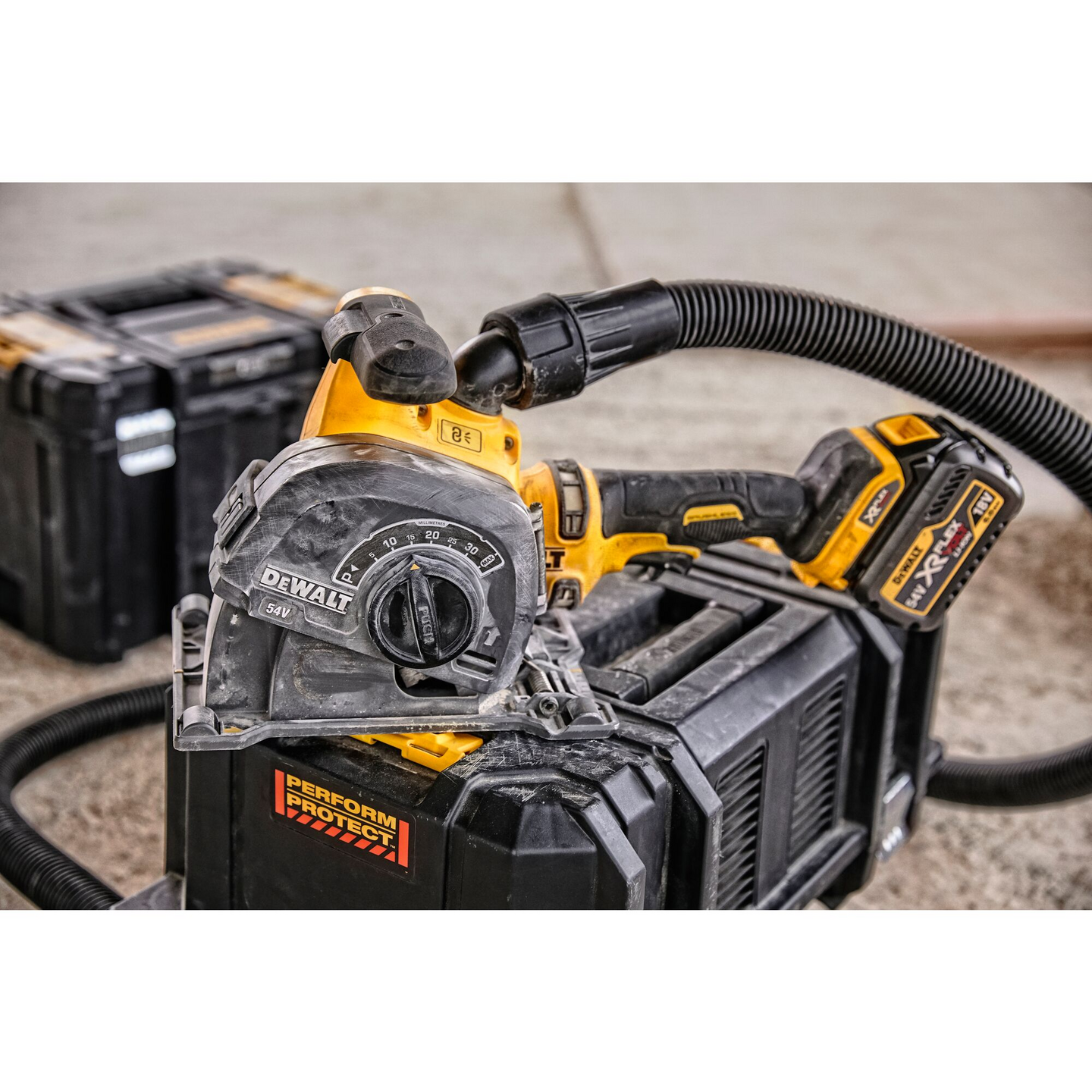 Akkuseinäurajyrsin DeWalt DCG200T2