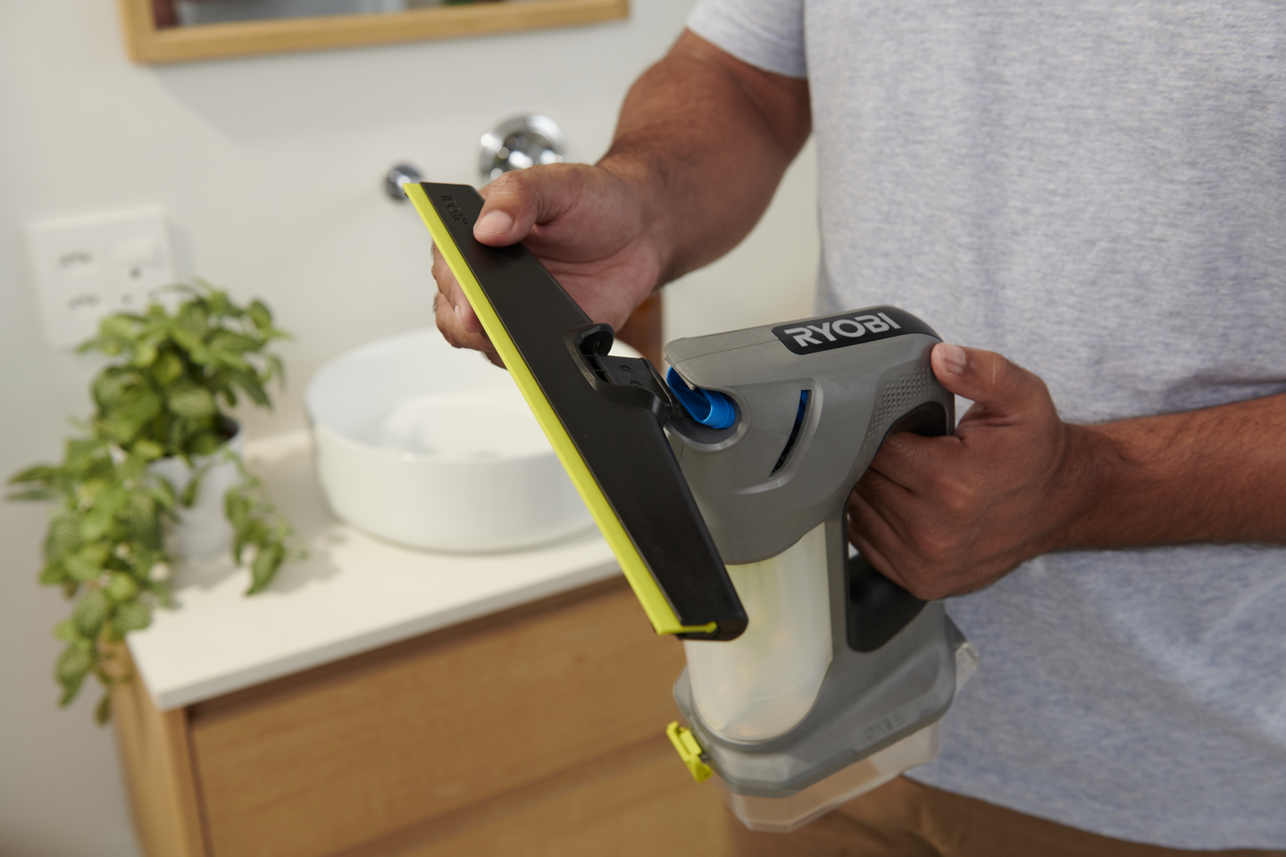 Ikkunapesuri Ryobi RWV18-0 18V ONE+ ilman akkua