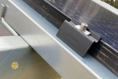 Aurinkopaneelin päätykiinnike Orima Easy Rail 30-40mm musta 8kpl