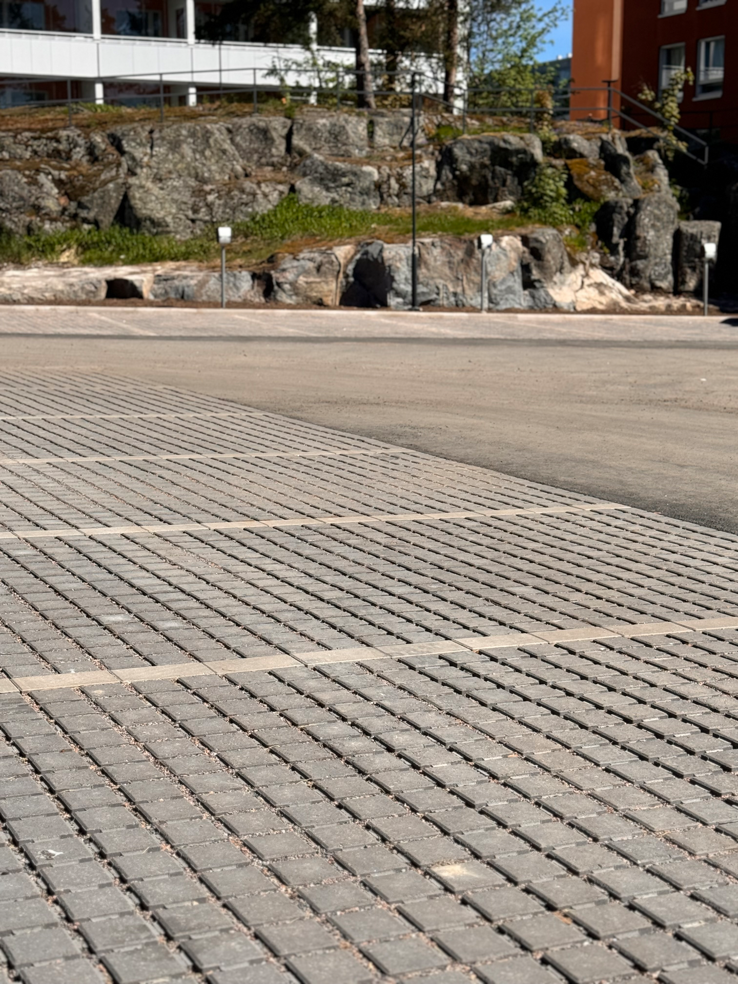 Hulekivi HB 140x140x80mm musta 51kpl/m²