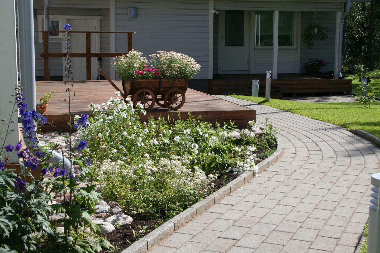 Nurmikonreunakivi HB 600x80x140mm harmaa 96kpl/lava 1445kg/lava