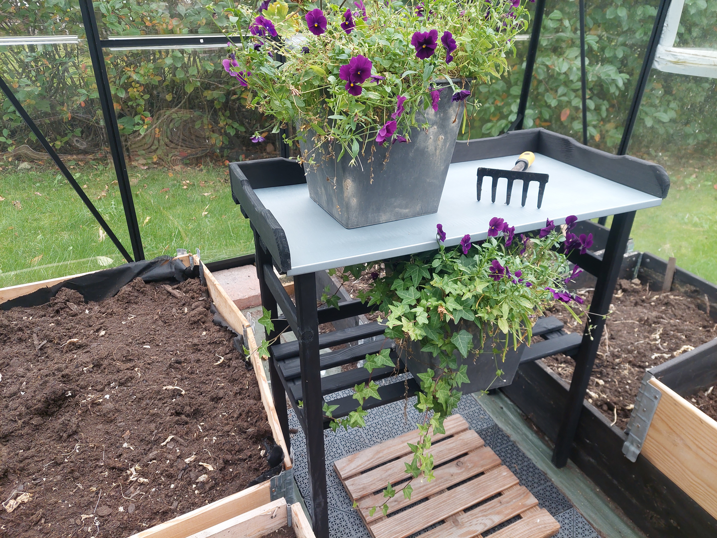 Viljelypöytä 78x37cm musta