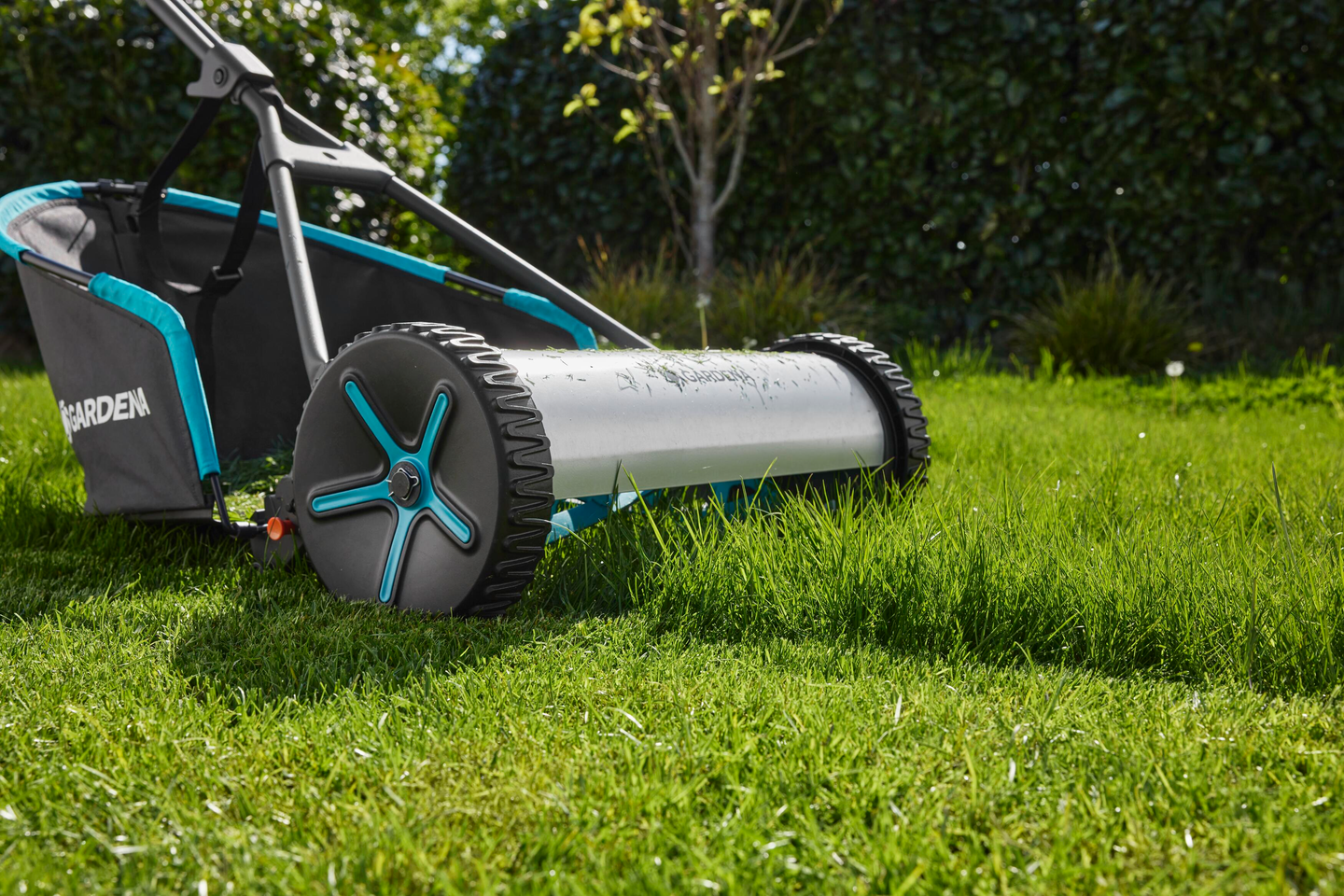 Kelaleikkuri Gardena Plus 400 kerääjällä