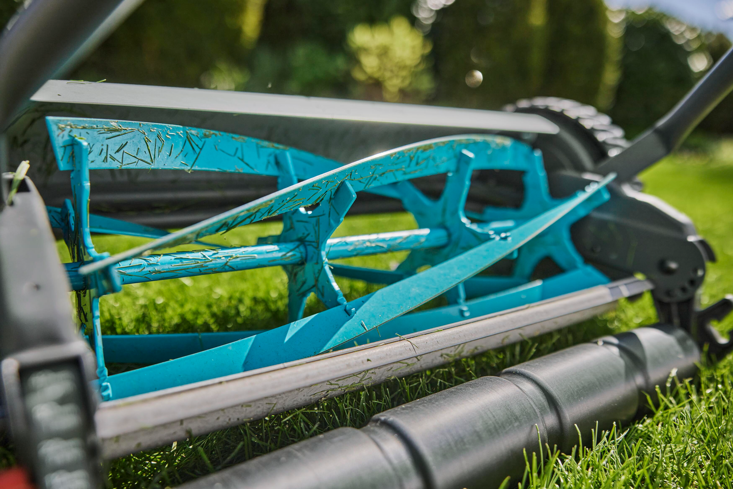 Kelaleikkuri Gardena Plus 400 kerääjällä