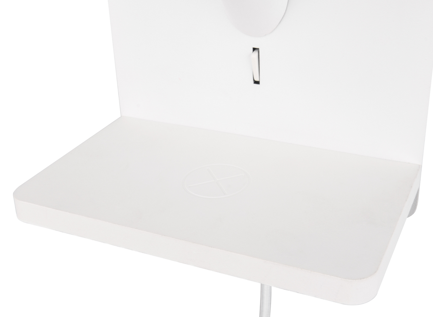 Seinävalaisin TRIO Comfort E14 mattavalkoinen latausasemalla