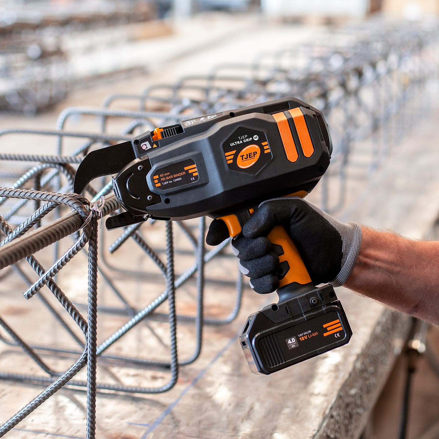 Surrikone TJEP Ultra Grip 25 2x4,0Ah ja laturi