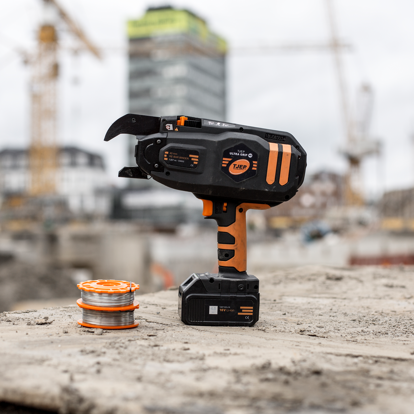 Surrikone TJEP Ultra Grip 40 2x4,0Ah ja laturi