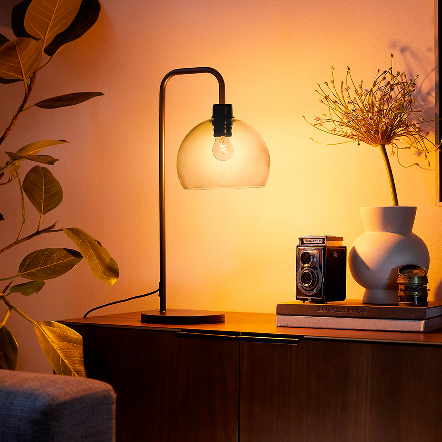 Led-lamppu Philips A60 640lm 7W 2700K E27 amber