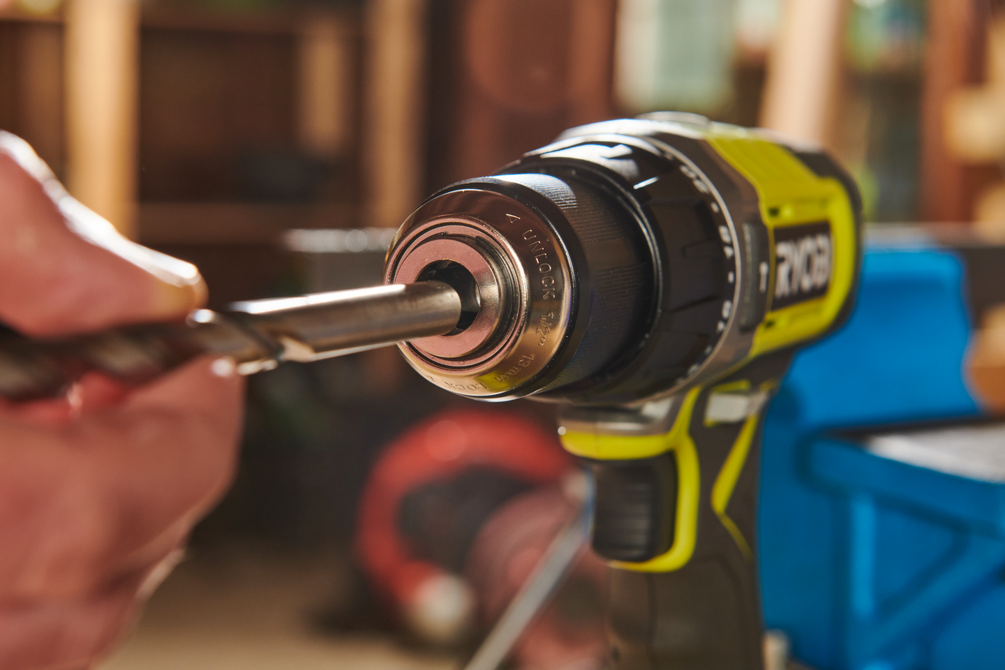 Iskuporakone Ryobi RPD18-2C42TA55 18V ONE+ 2,0Ah + 4,0Ah työkalupakissa