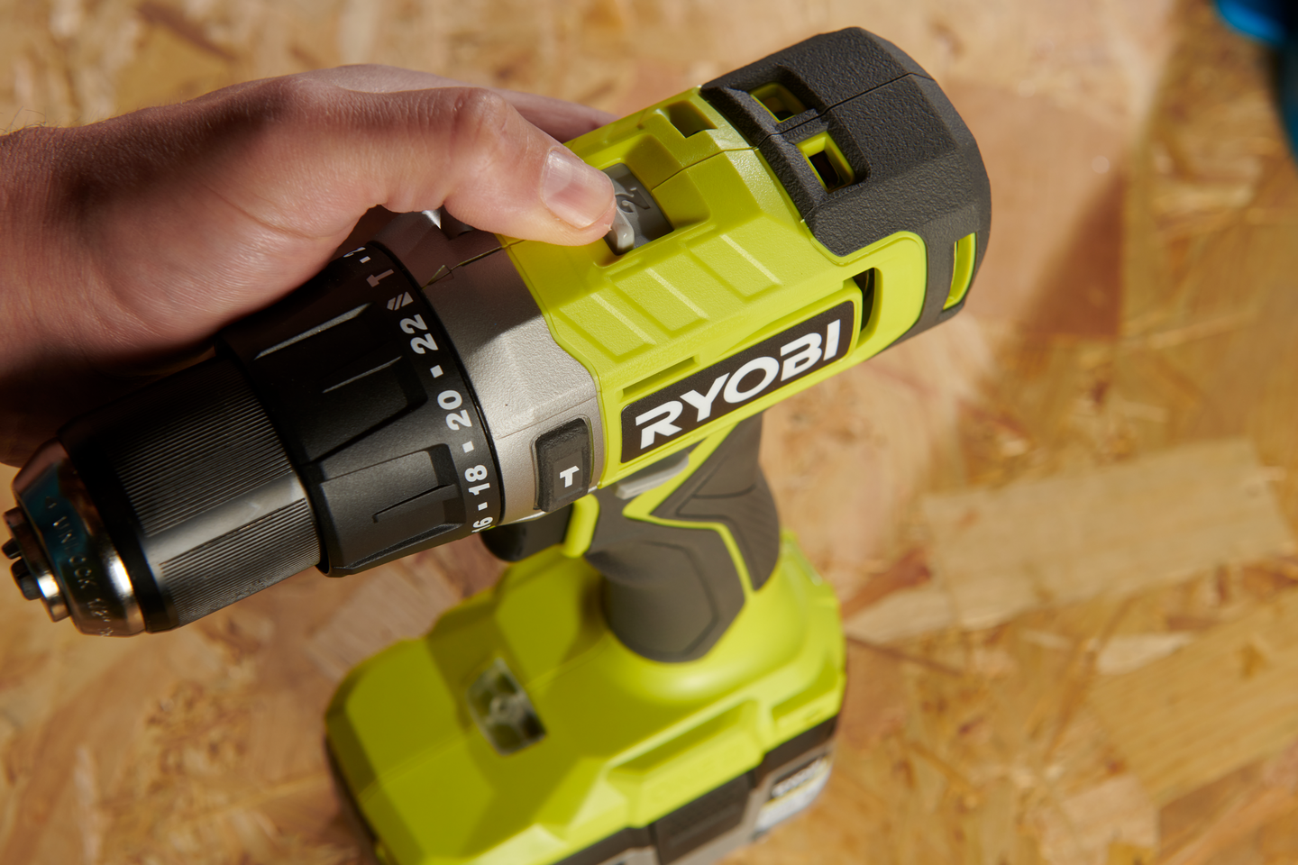 Iskuporakone Ryobi RPD18-2C42TA55 18V ONE+ 2,0Ah + 4,0Ah työkalupakissa