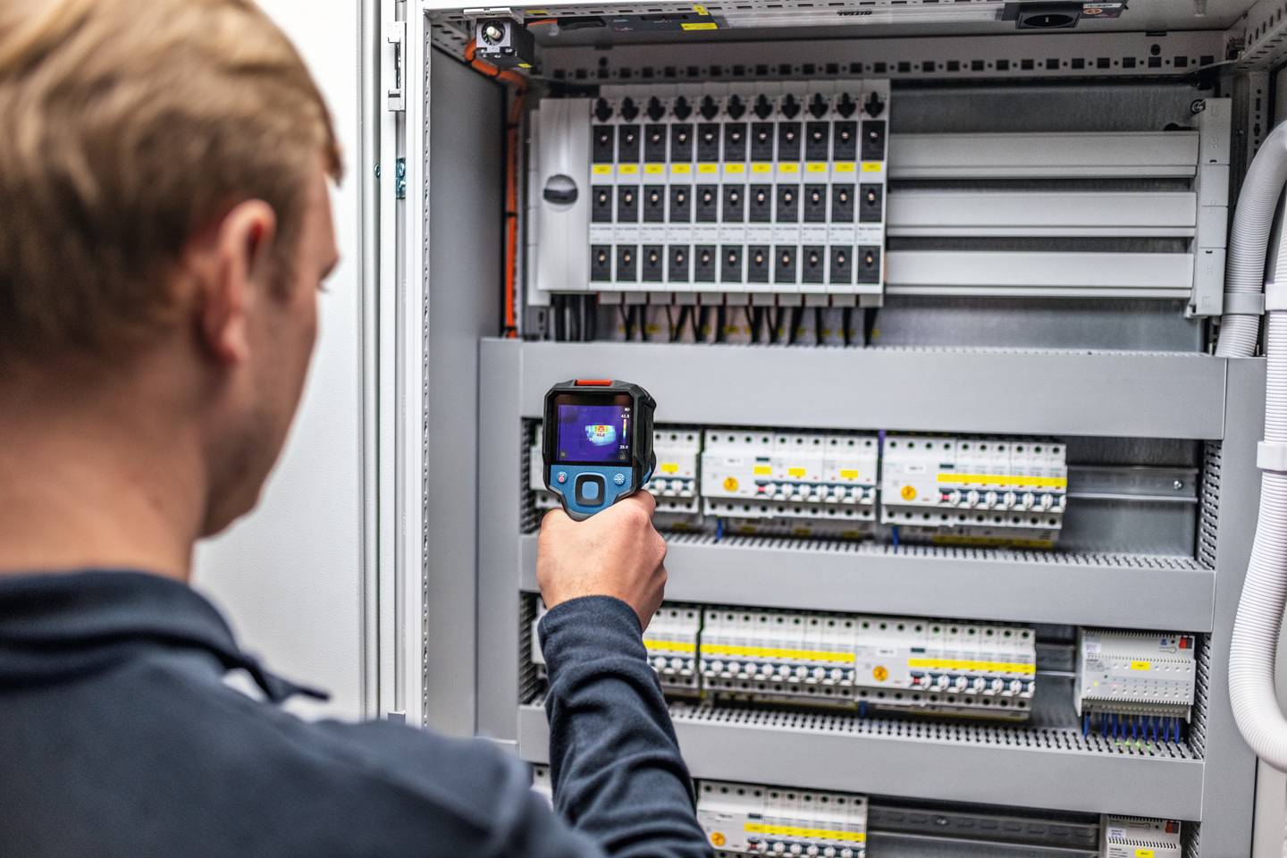 Lämpökamera Bosch GTC 12V-450-13 1x2Ah ja L-Boxx